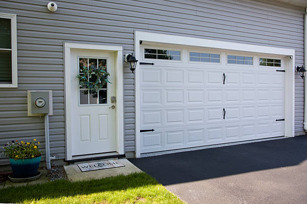 24/7 Emergency Garage Door Panel Replacement experts in Mogadore, OH